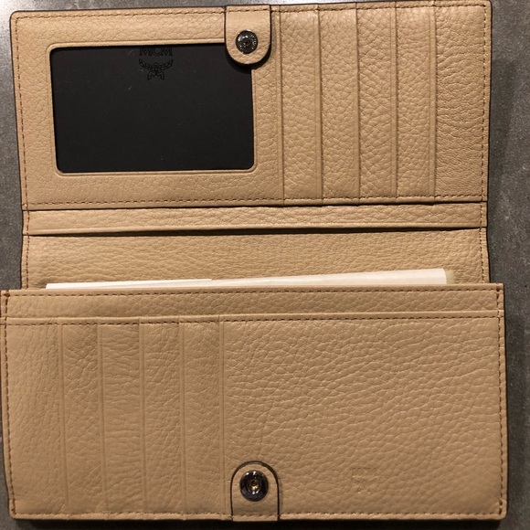 [Sold] Brand New MCM Beige Flap Wallet - Picture 4 of 6
